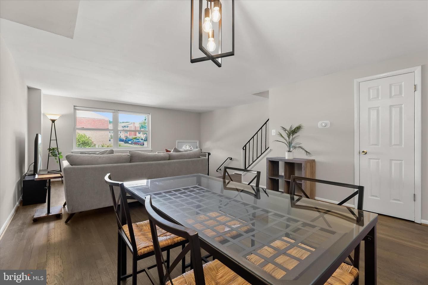 5663 Chelwynd Road photo 12