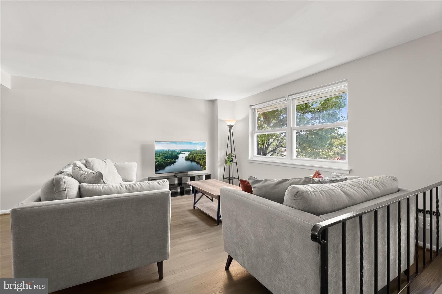 5663 Chelwynd Road photo 2
