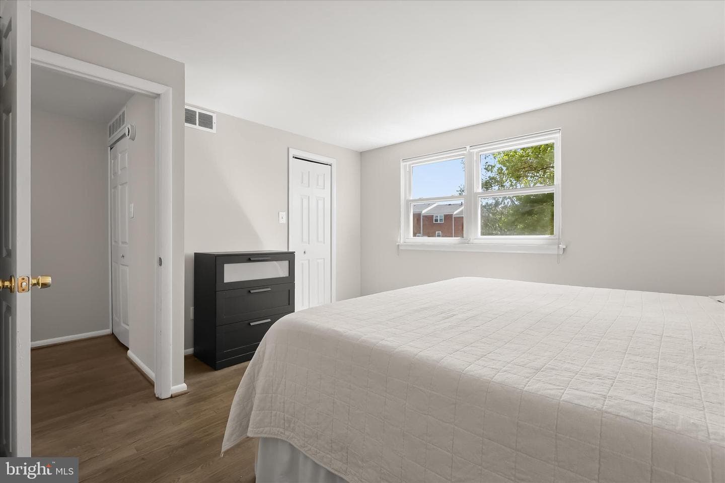 5663 Chelwynd Road photo 21