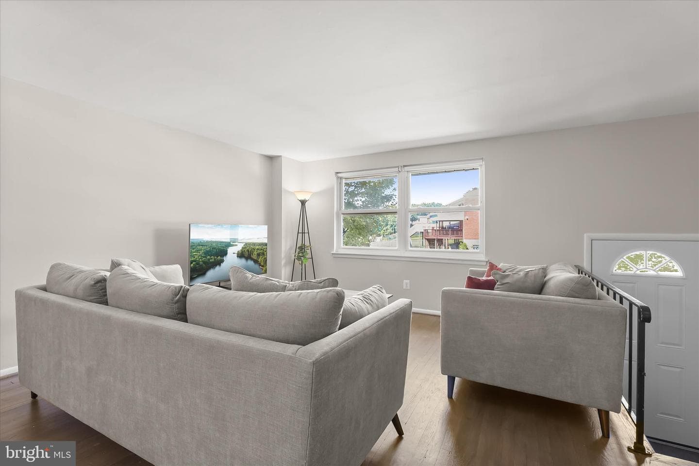 5663 Chelwynd Road photo 9