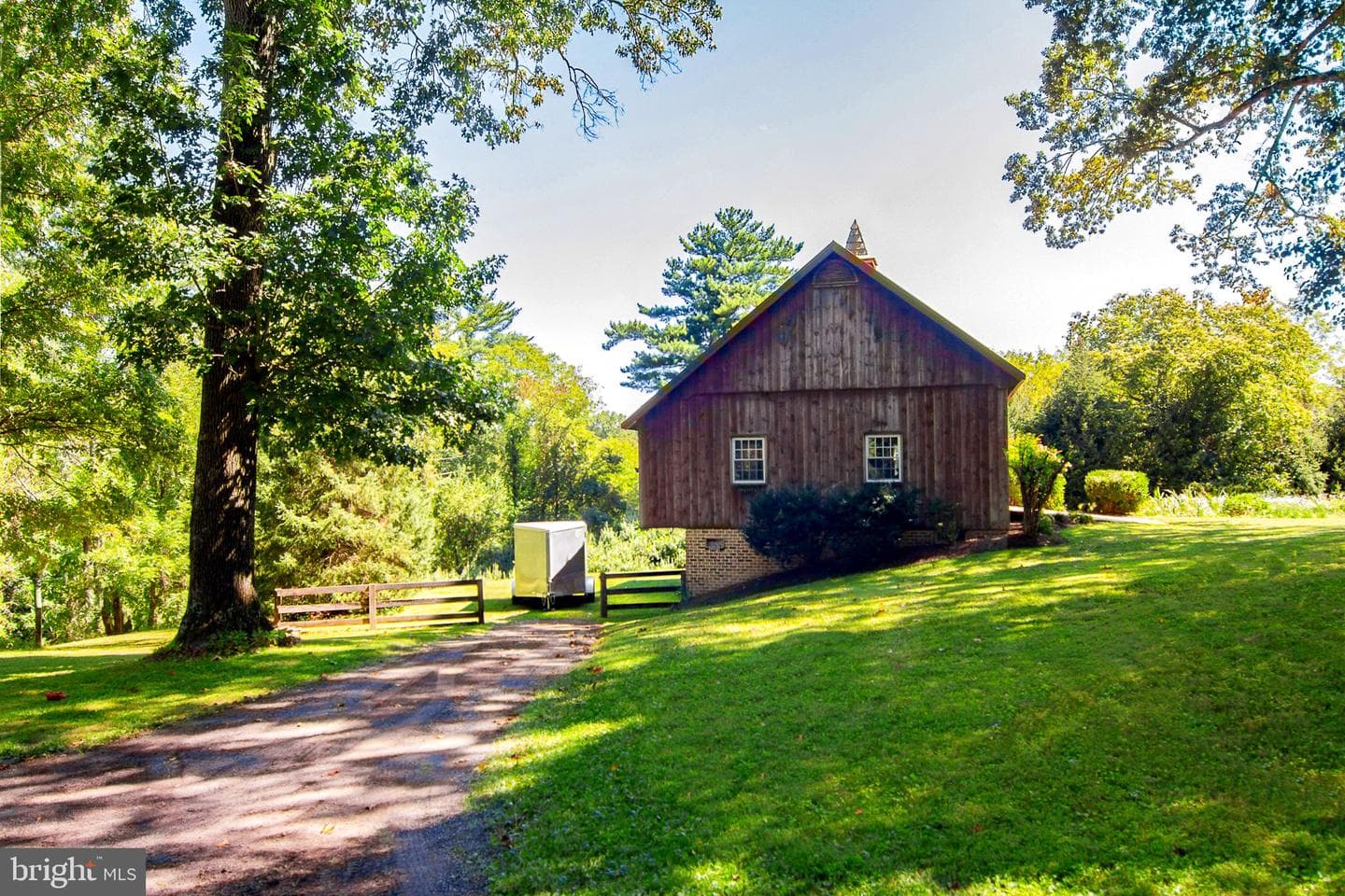18603 Falls Road photo 16
