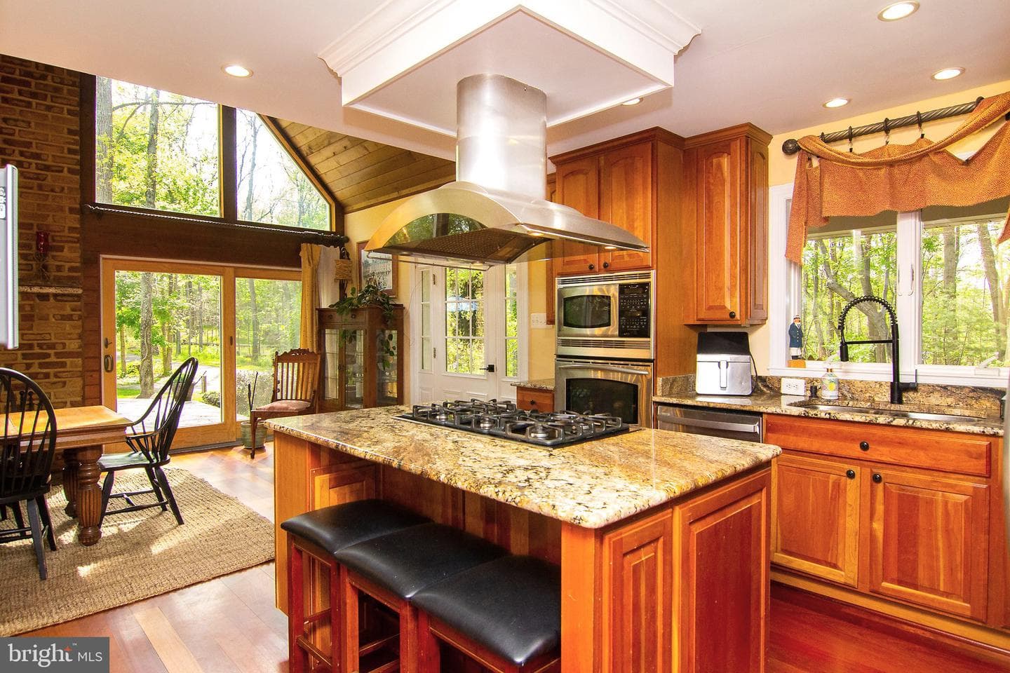 18603 Falls Road photo 30