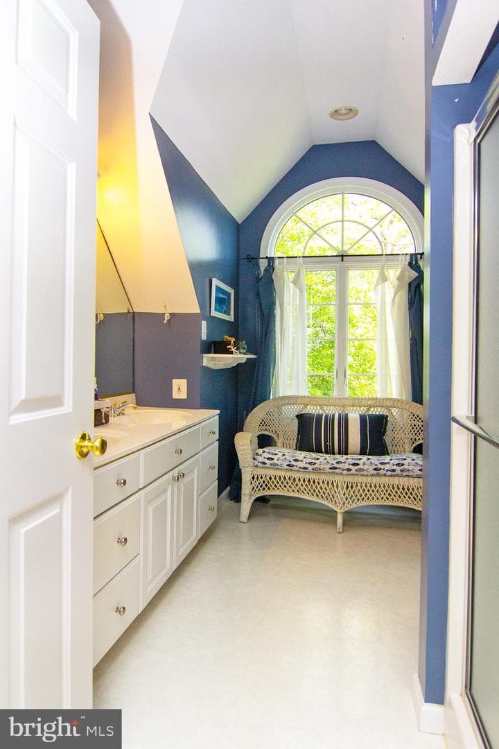 18603 Falls Road photo 54