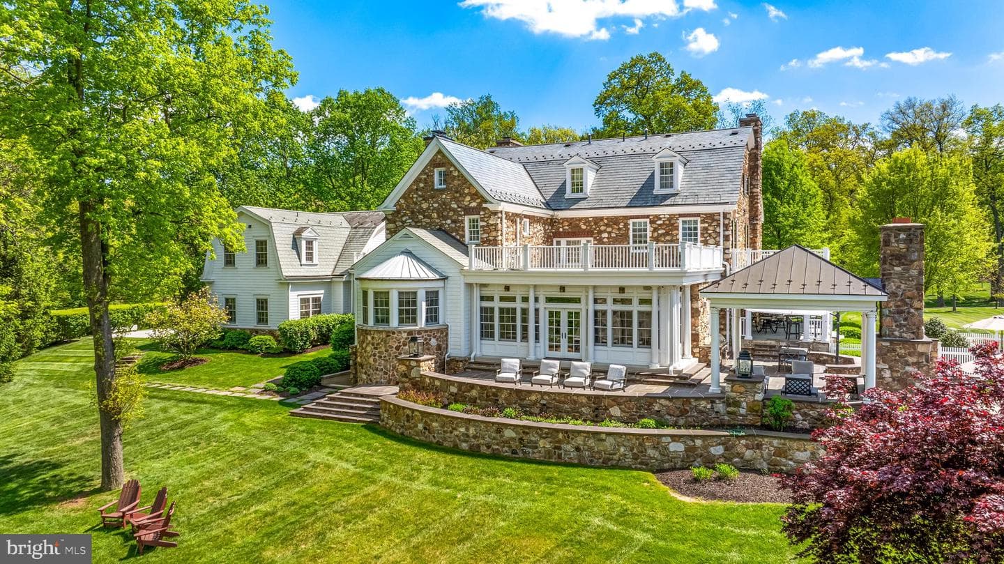2734 Caves Road photo 3