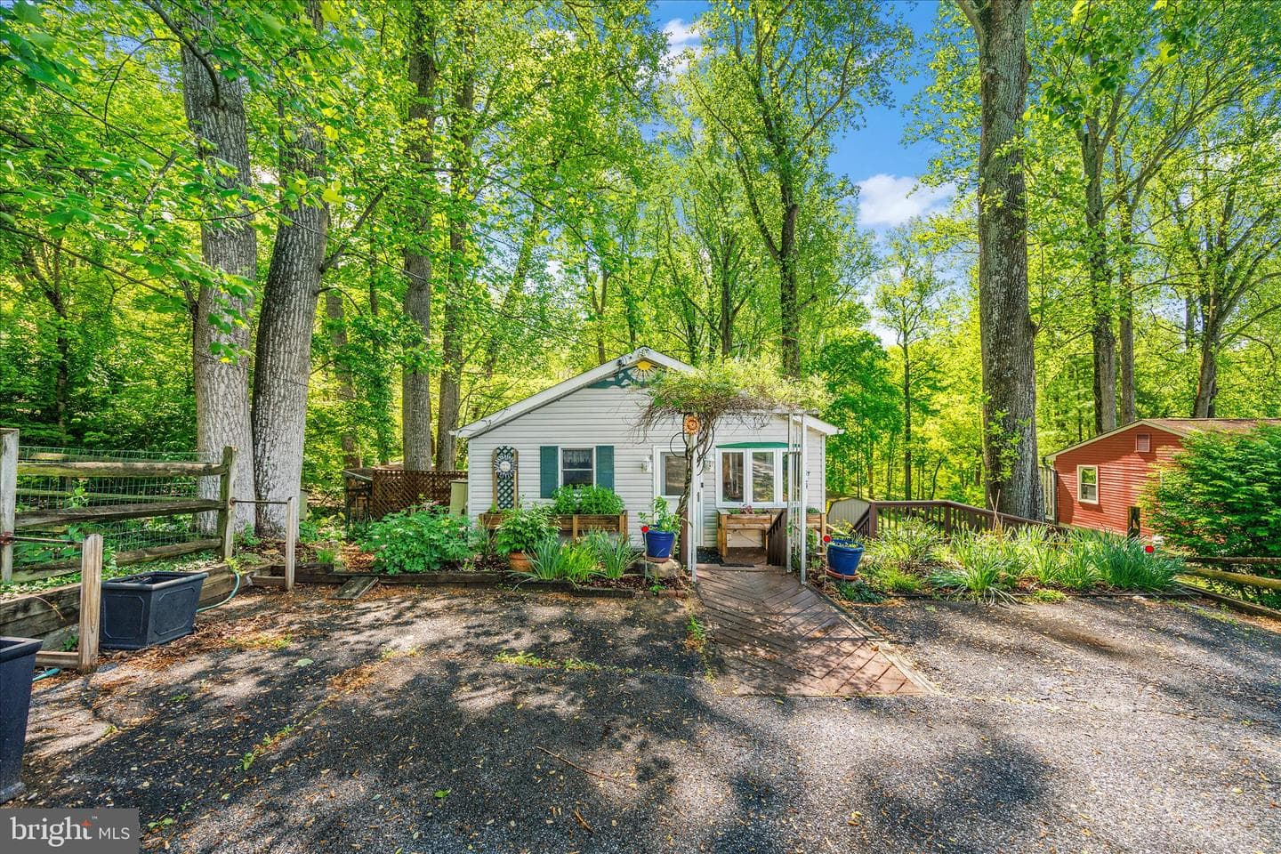 10913 Summit Avenue photo 2