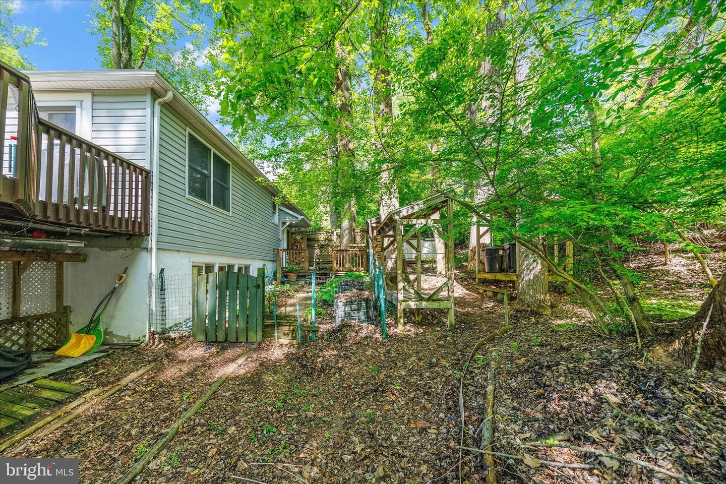10913 Summit Avenue photo 35