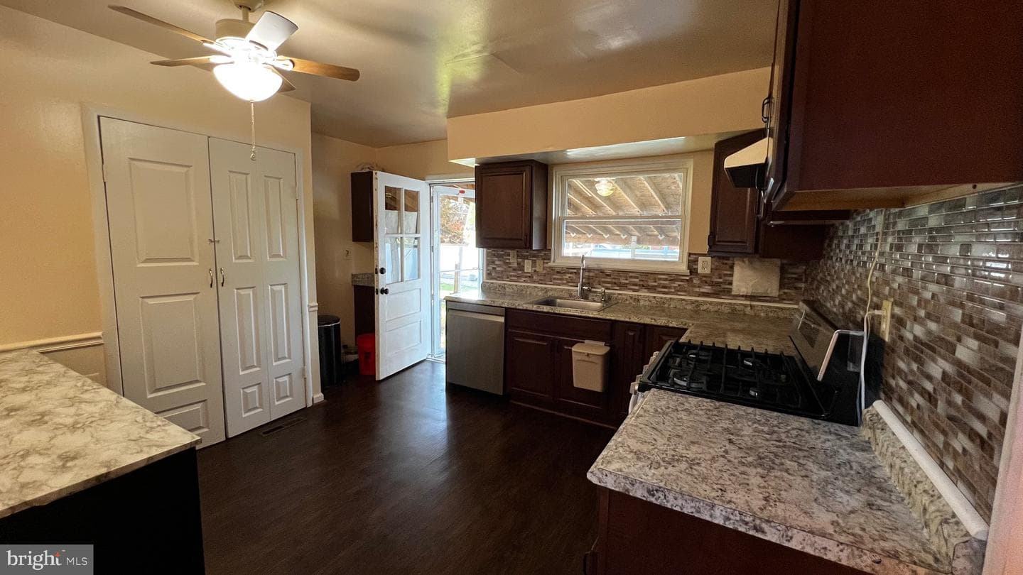 2024 Kennicott Road photo 8