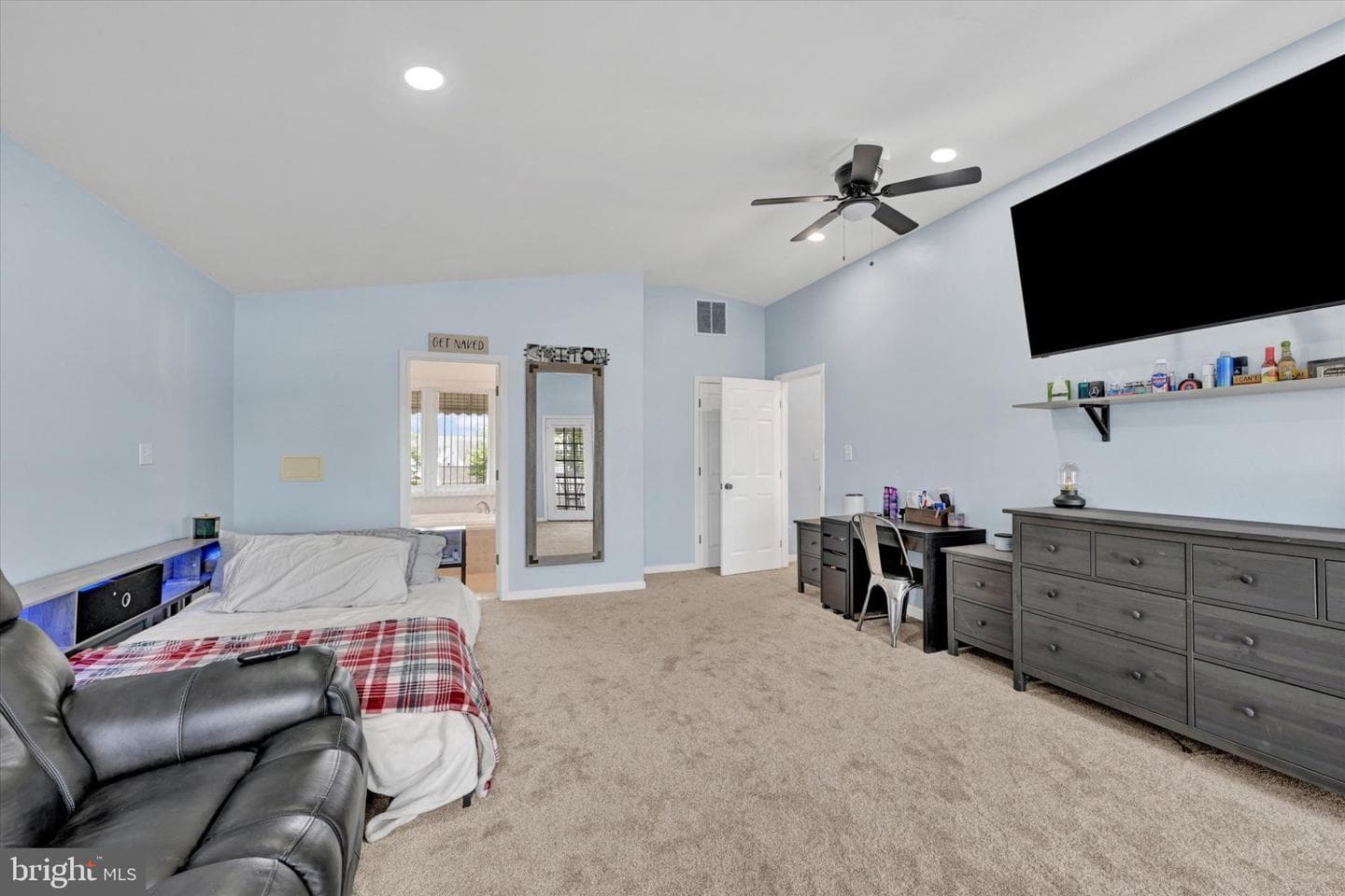 521 Riverside Drive photo 16