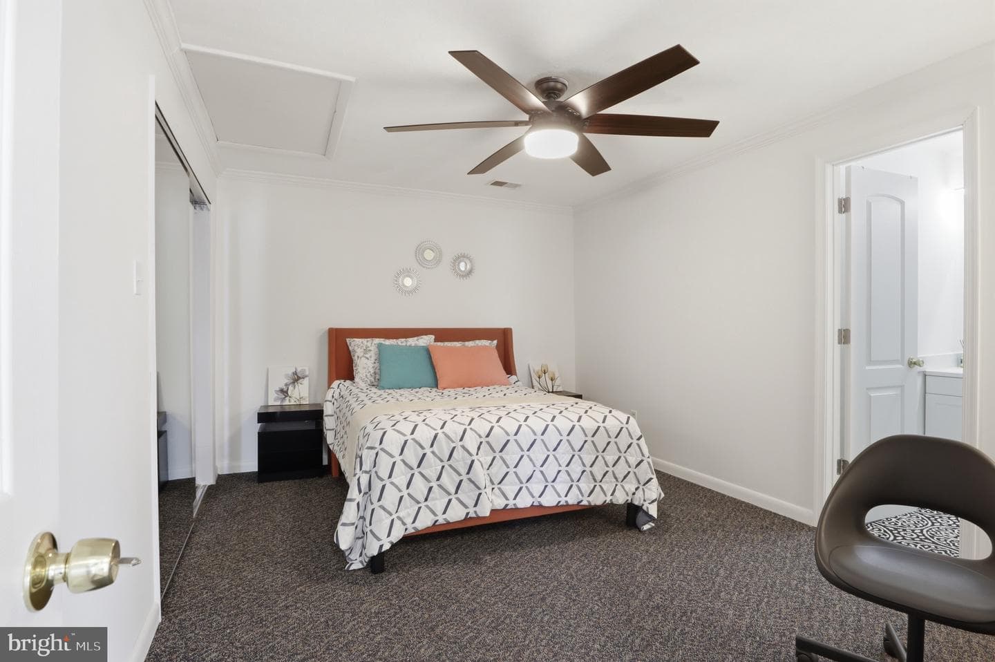 2304 Poplar photo 35
