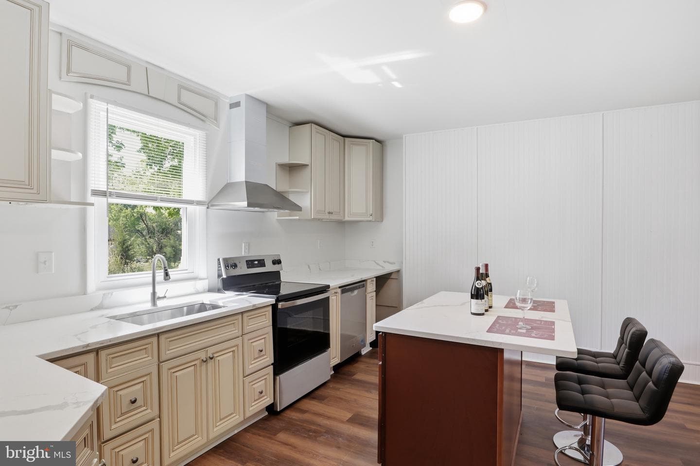 2304 Poplar photo 46