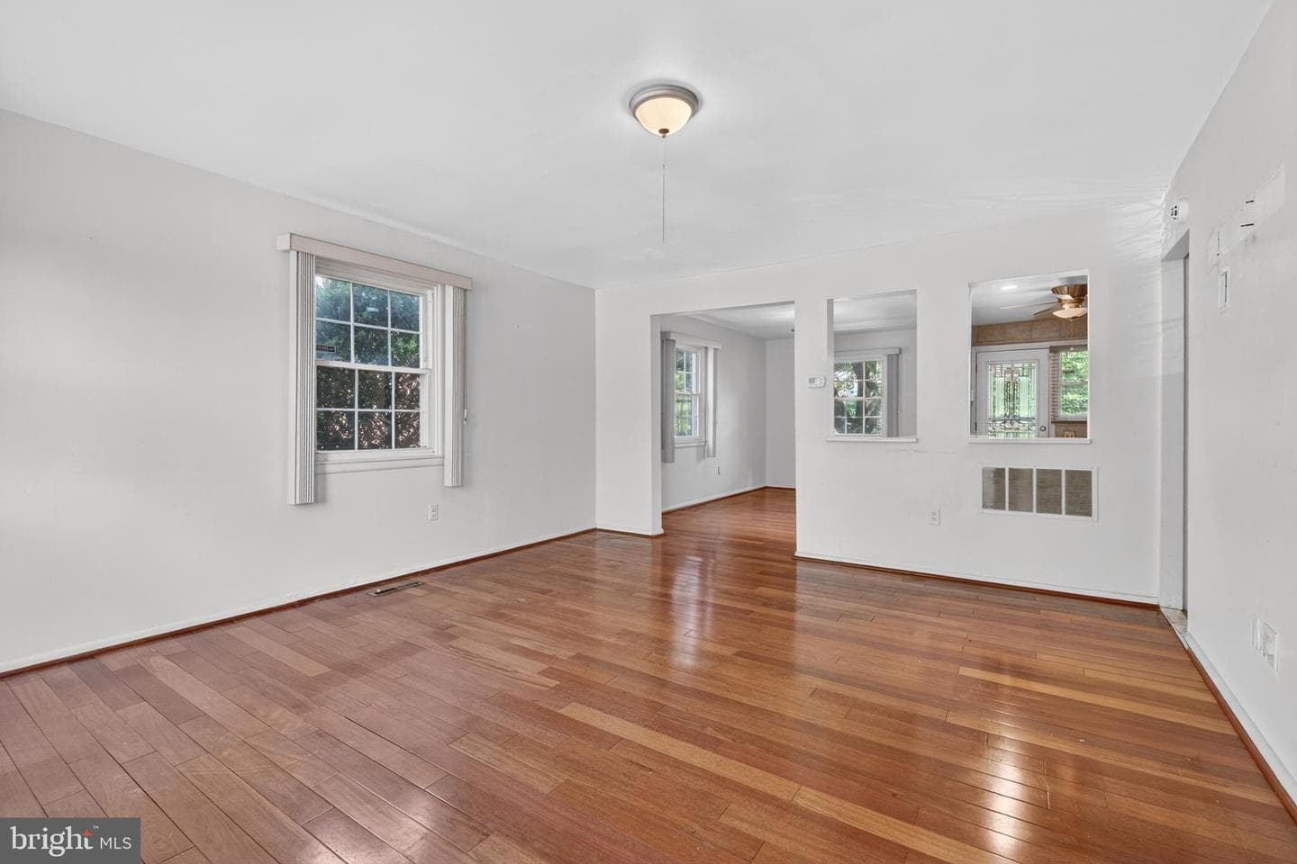 1149 Pelham Wood photo 4