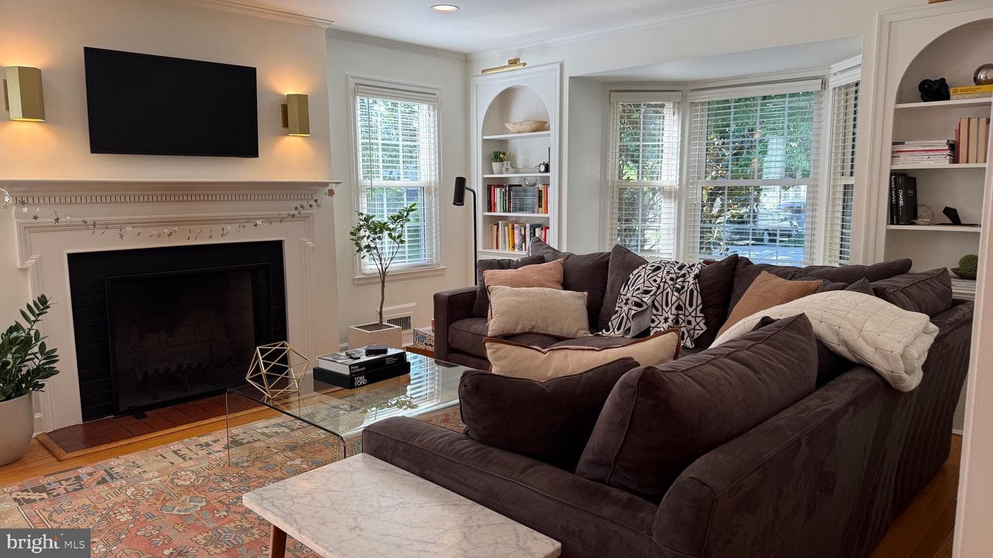 602 Kingston Road photo 2