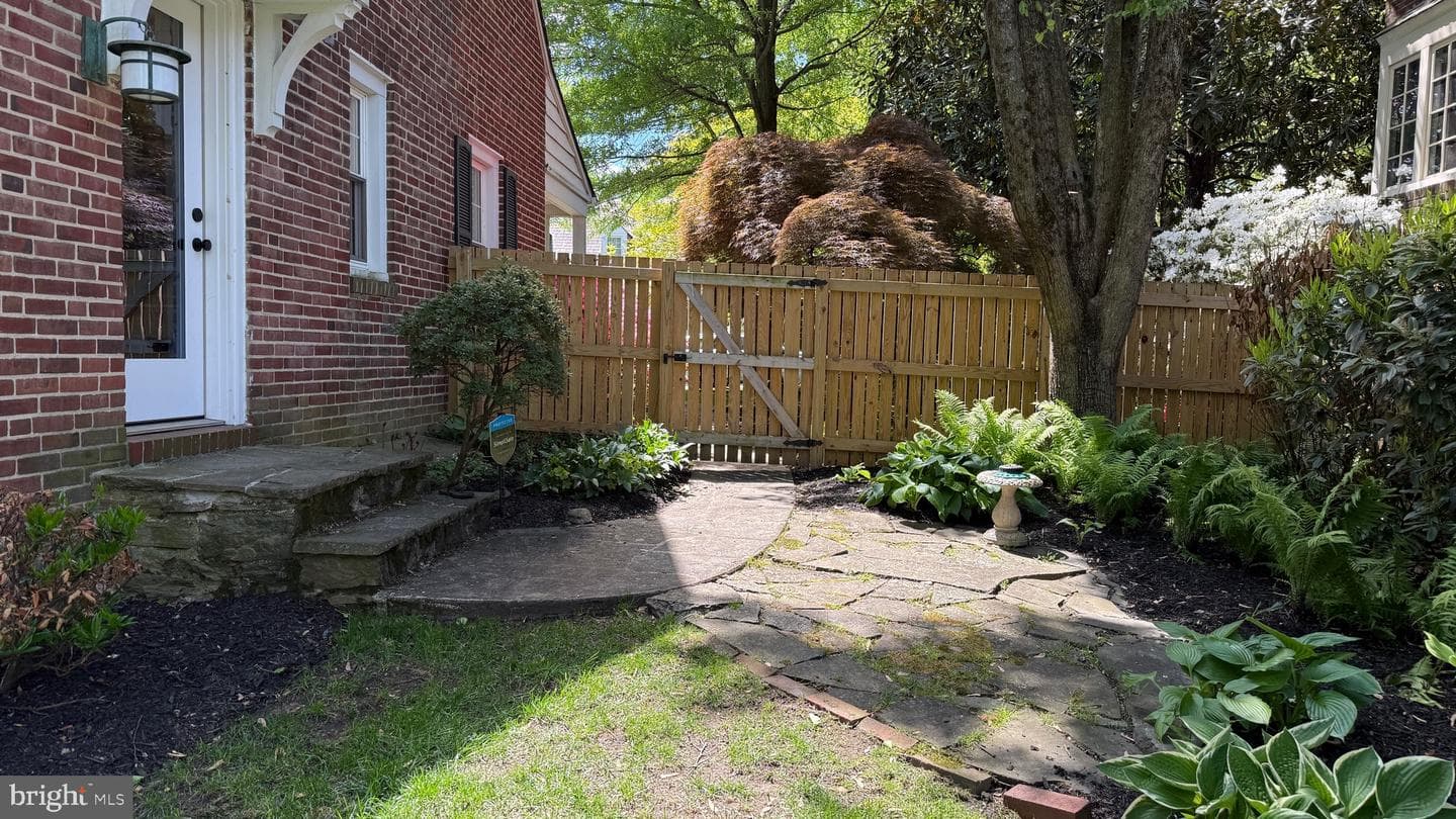 602 Kingston Road photo 23