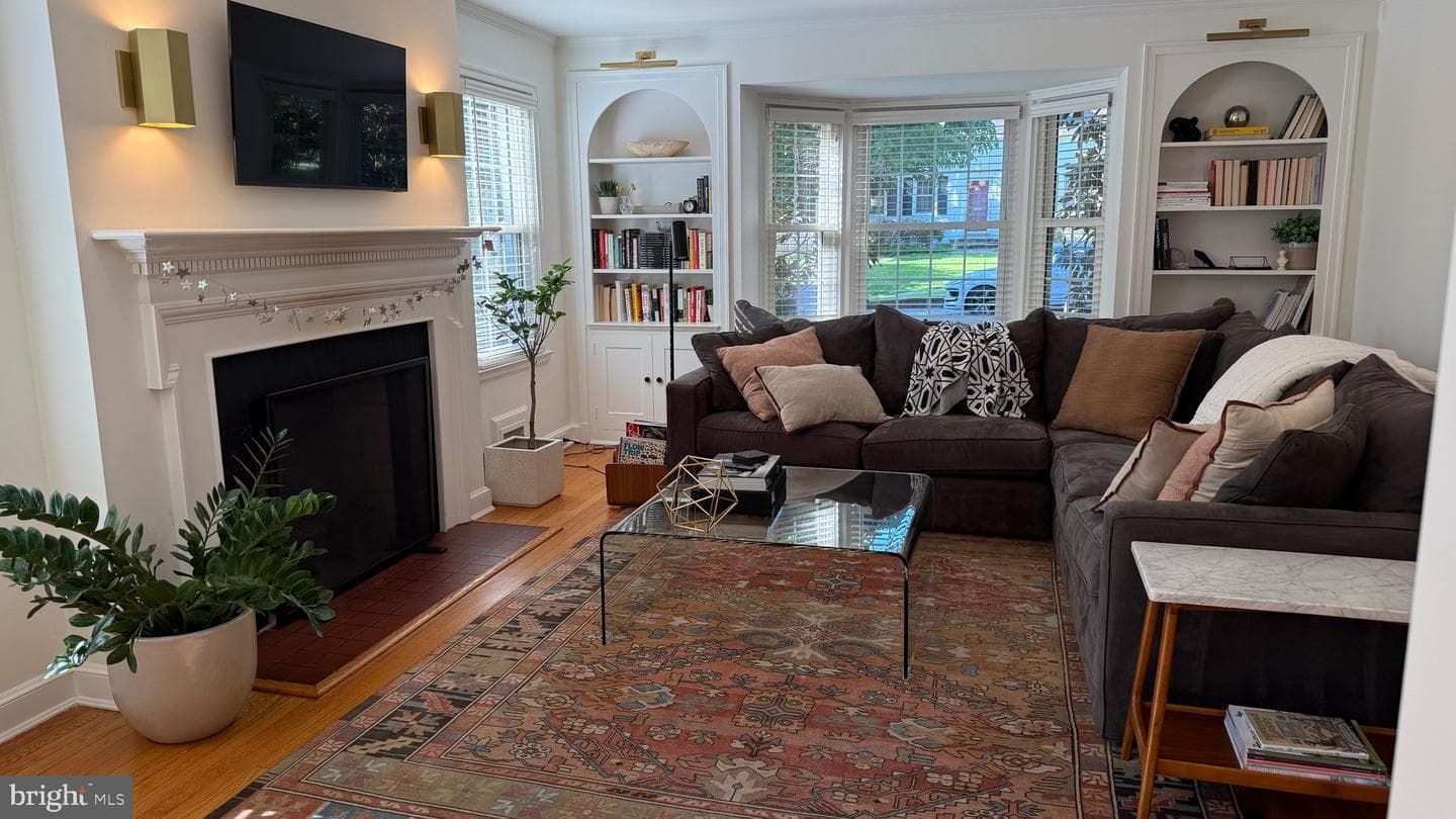 602 Kingston Road photo 3