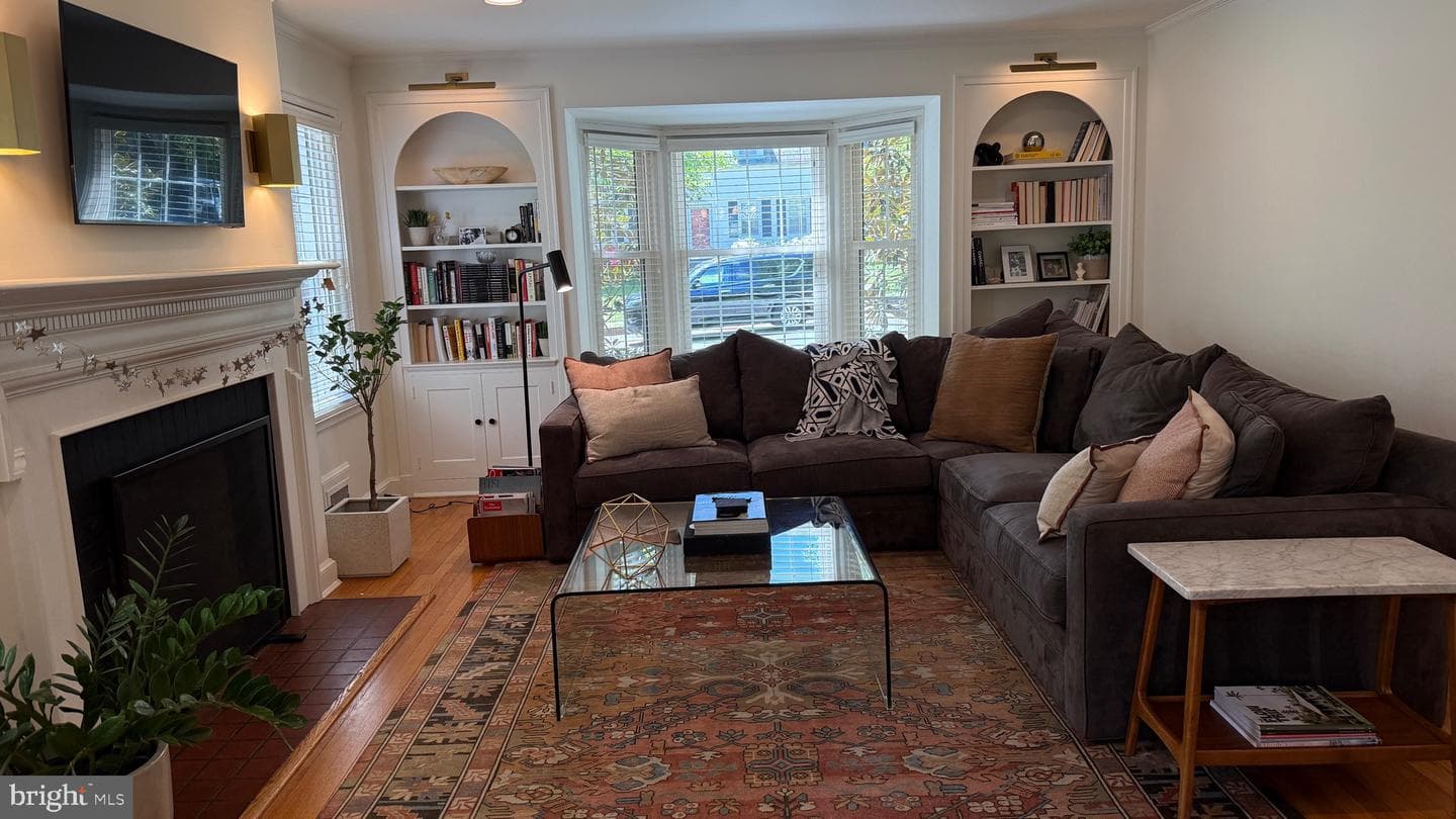 602 Kingston Road photo 4