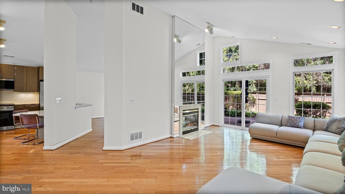 24 Stags Leap Court photo 7