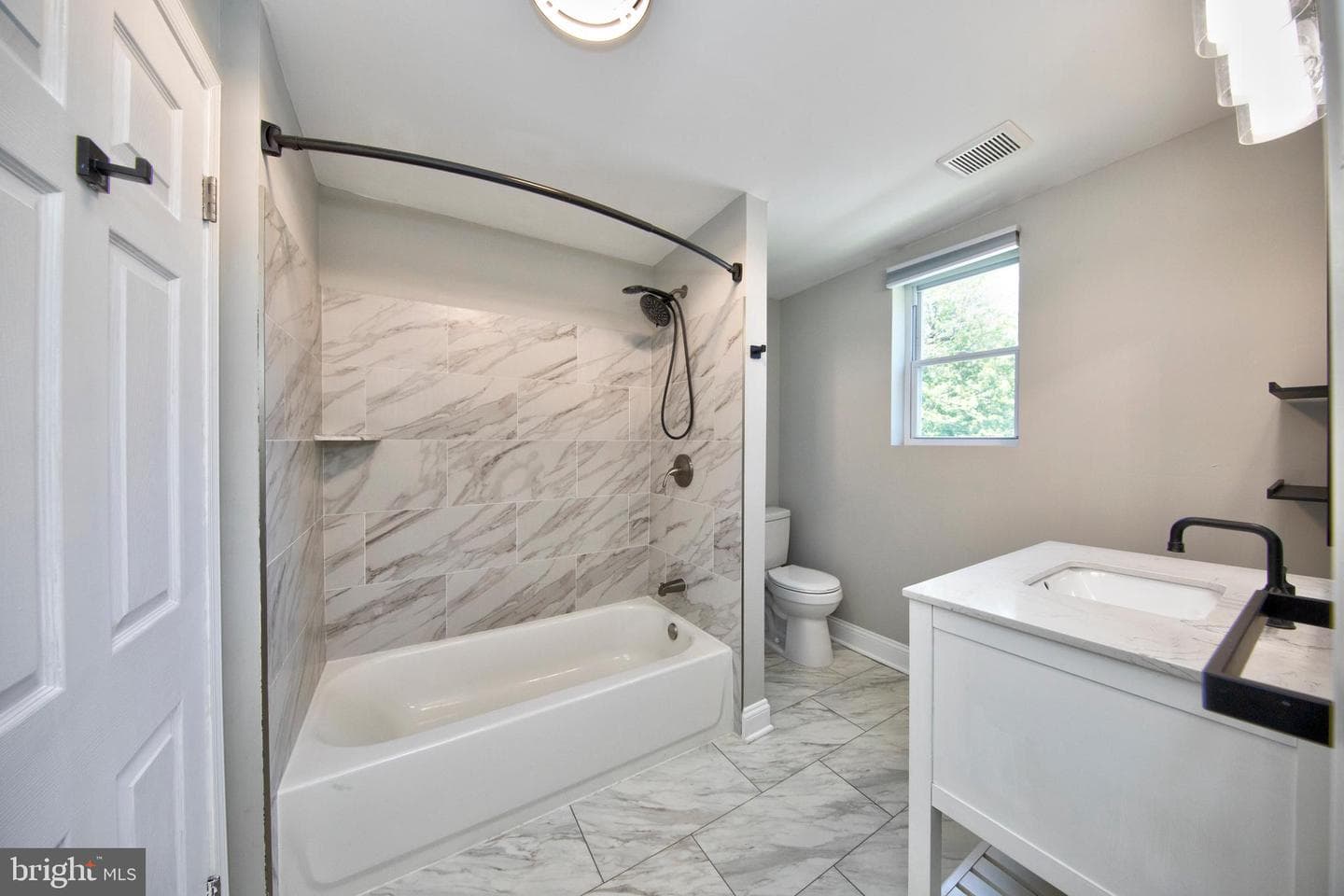 1820 Arbutus Avenue photo 21