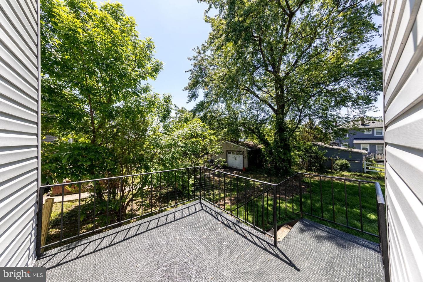1820 Arbutus Avenue photo 27