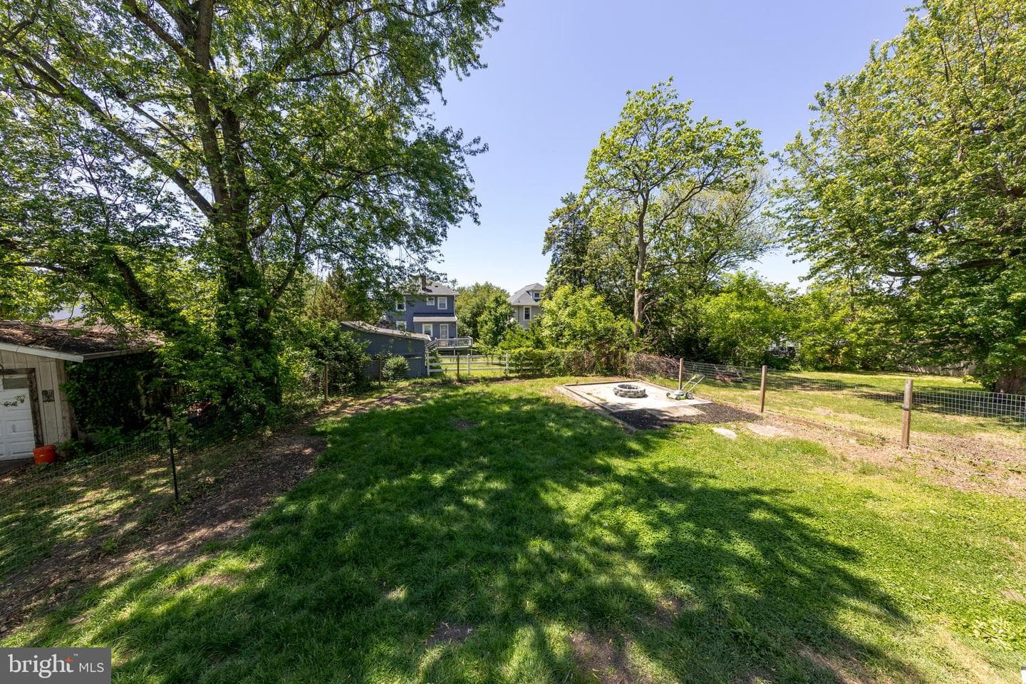 1820 Arbutus Avenue photo 28