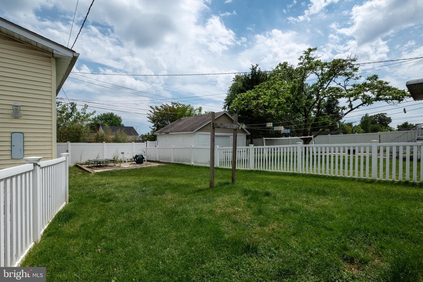 119 Leslie Avenue photo 21
