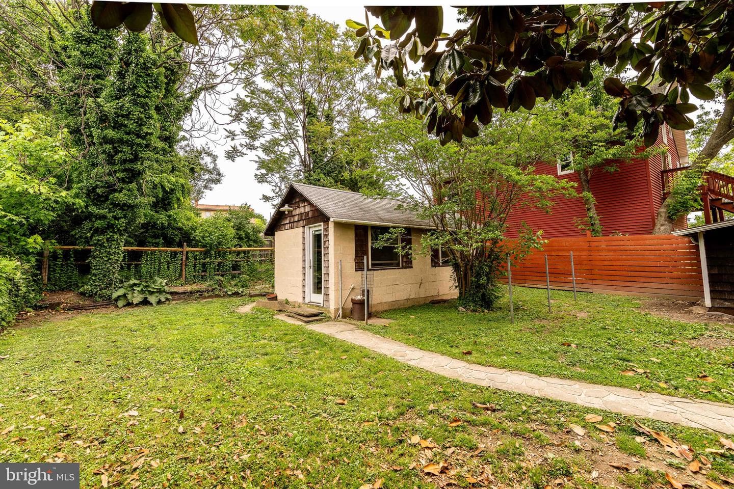 1823 Mayfield Avenue photo 22