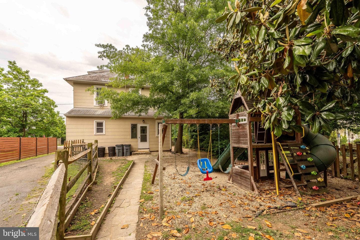1823 Mayfield Avenue photo 23