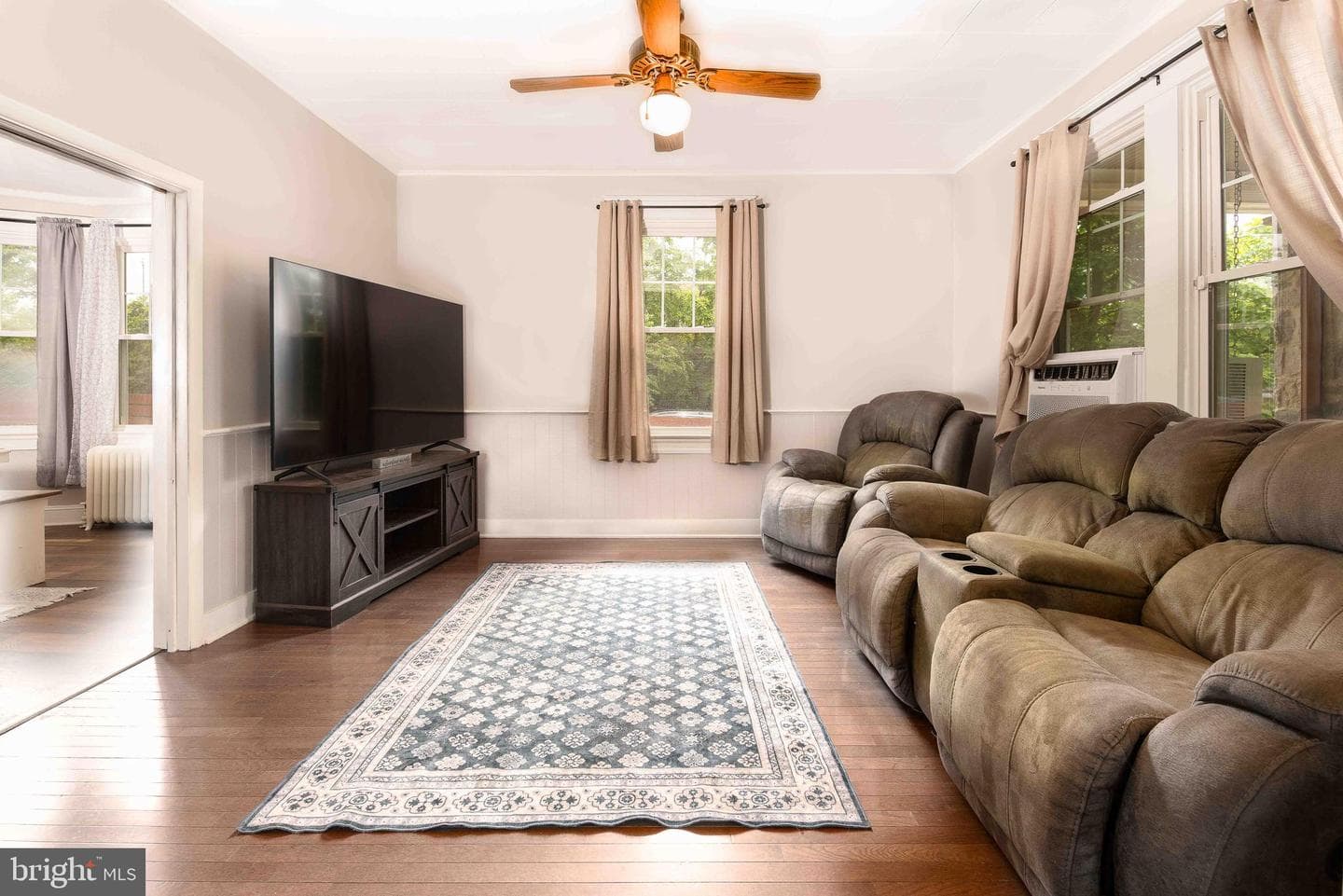 1823 Mayfield Avenue photo 3