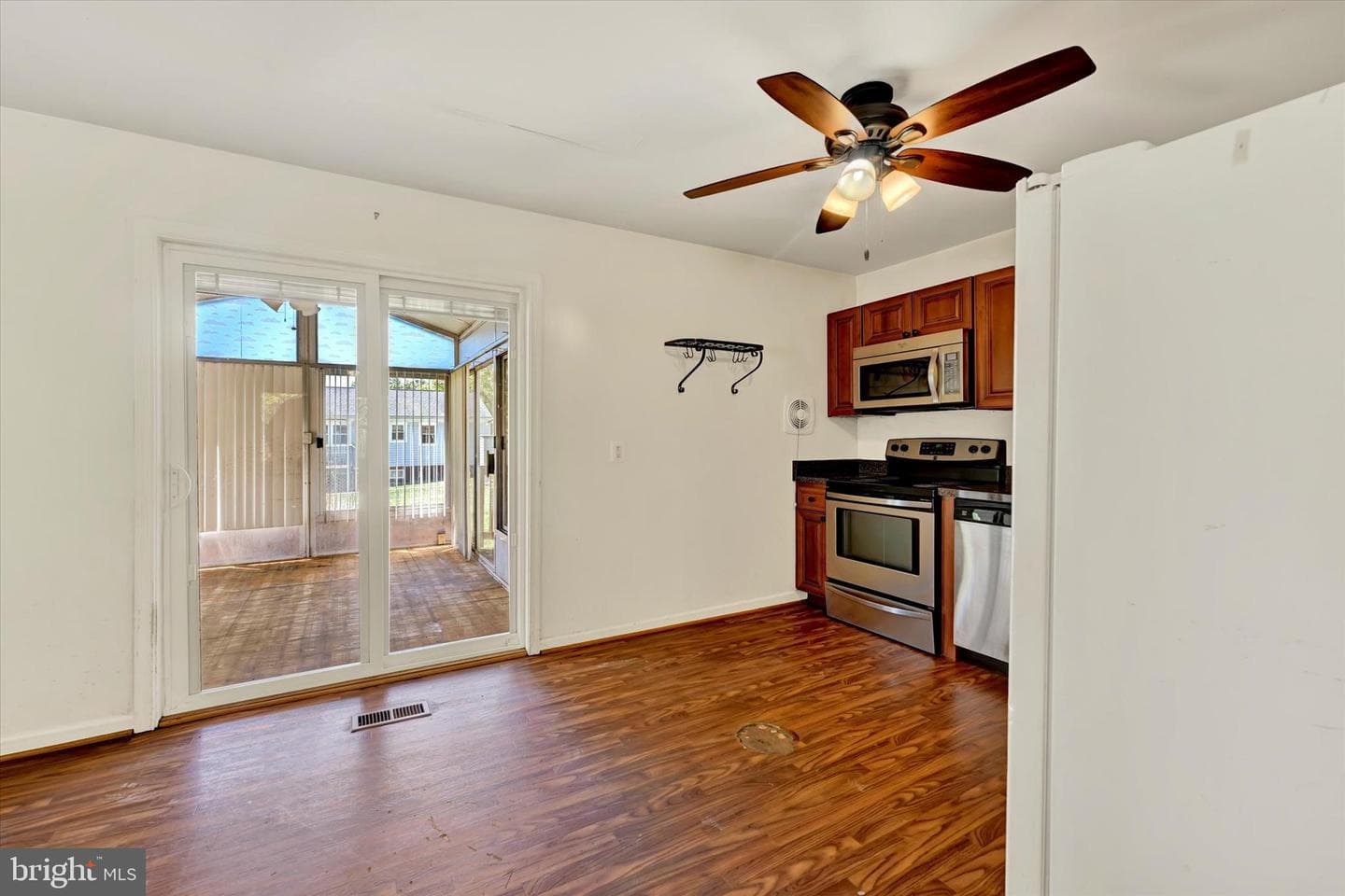 206 Melvin Avenue photo 9