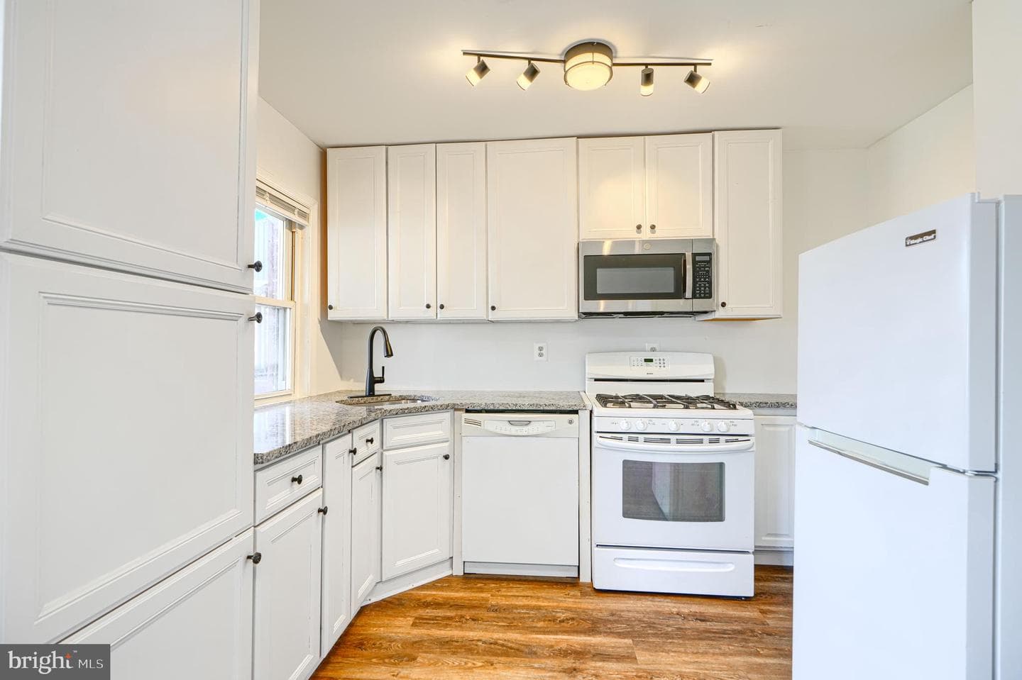 8032 Gray Haven Road photo 5