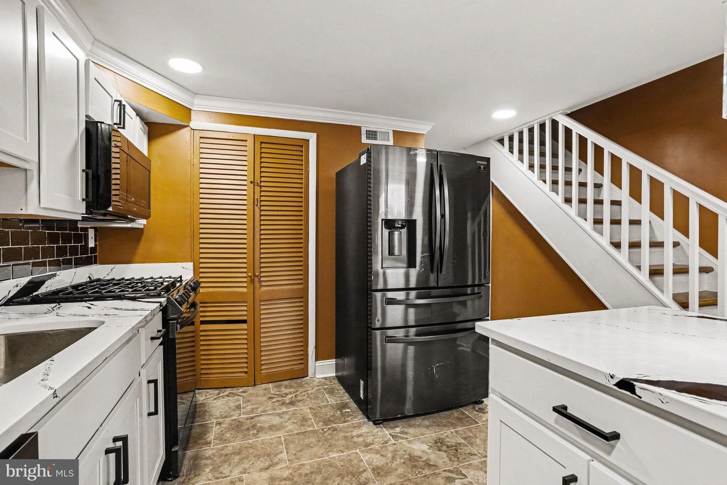 7945 Eastdale Road photo 9