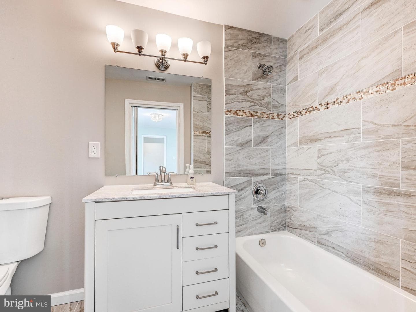 13206 Cherwin Avenue photo 31