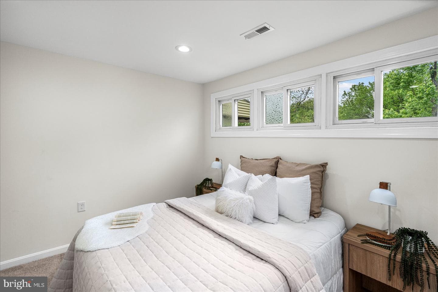 741 Leafydale Ter photo 14