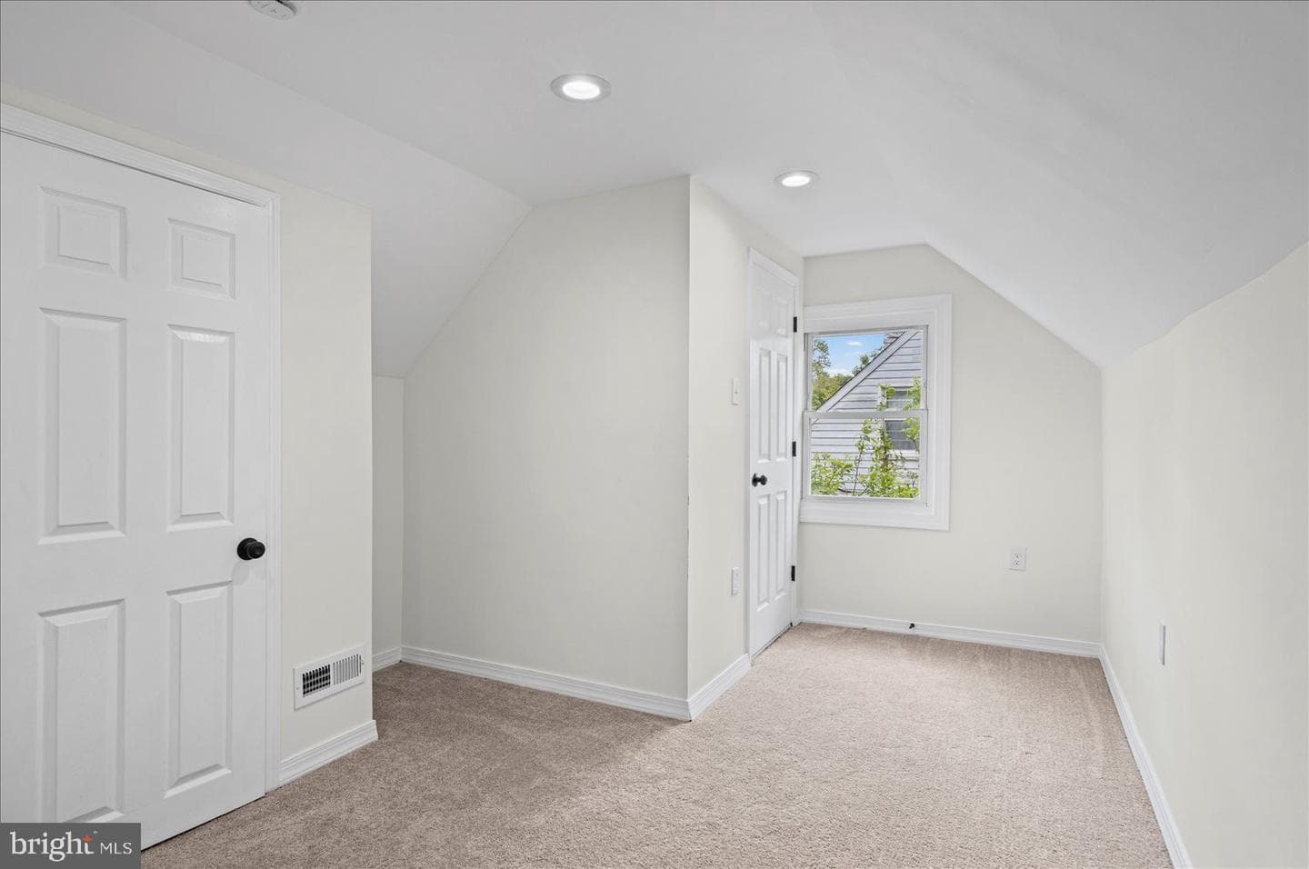 741 Leafydale Ter photo 27