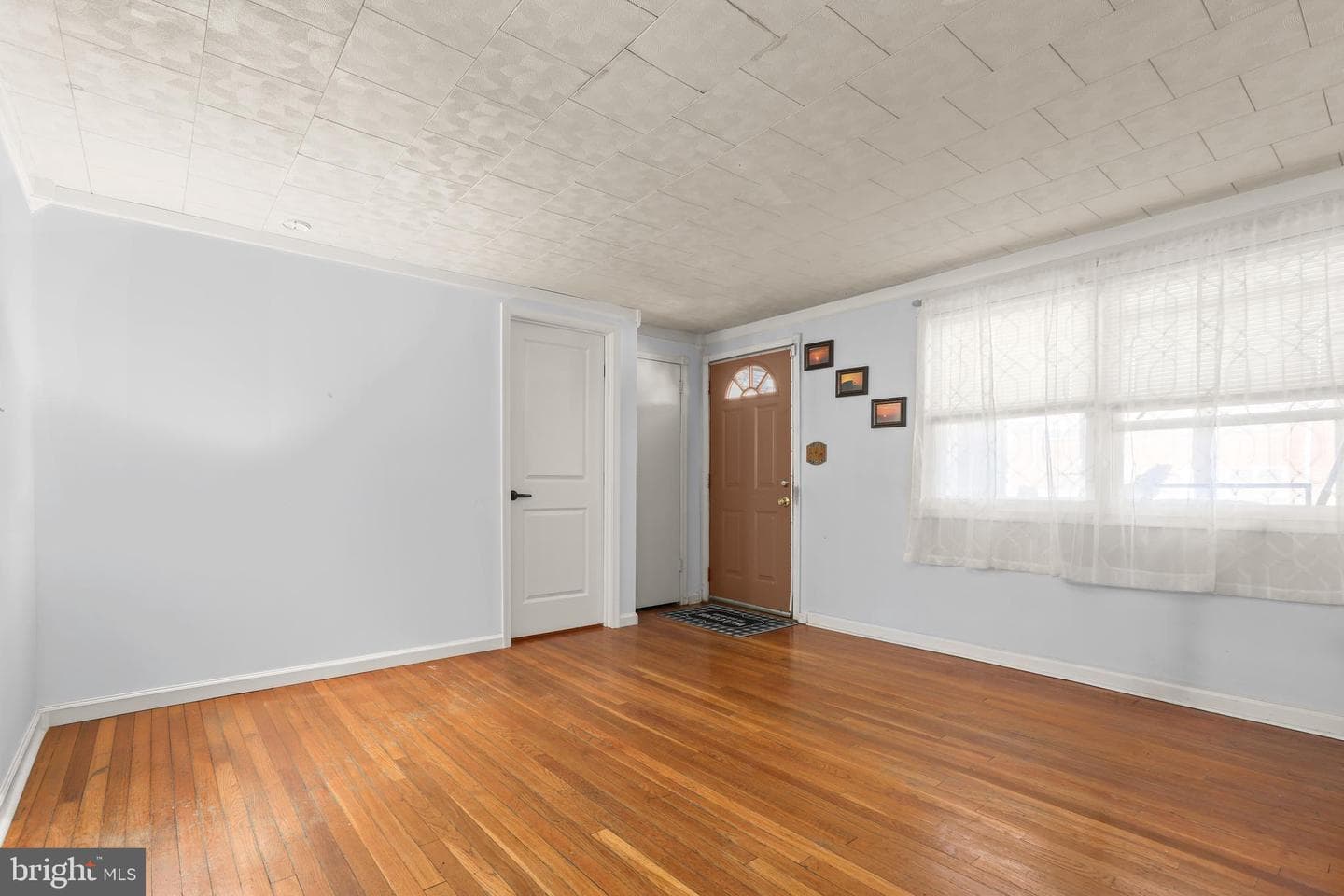 1569 Williams Avenue photo 11