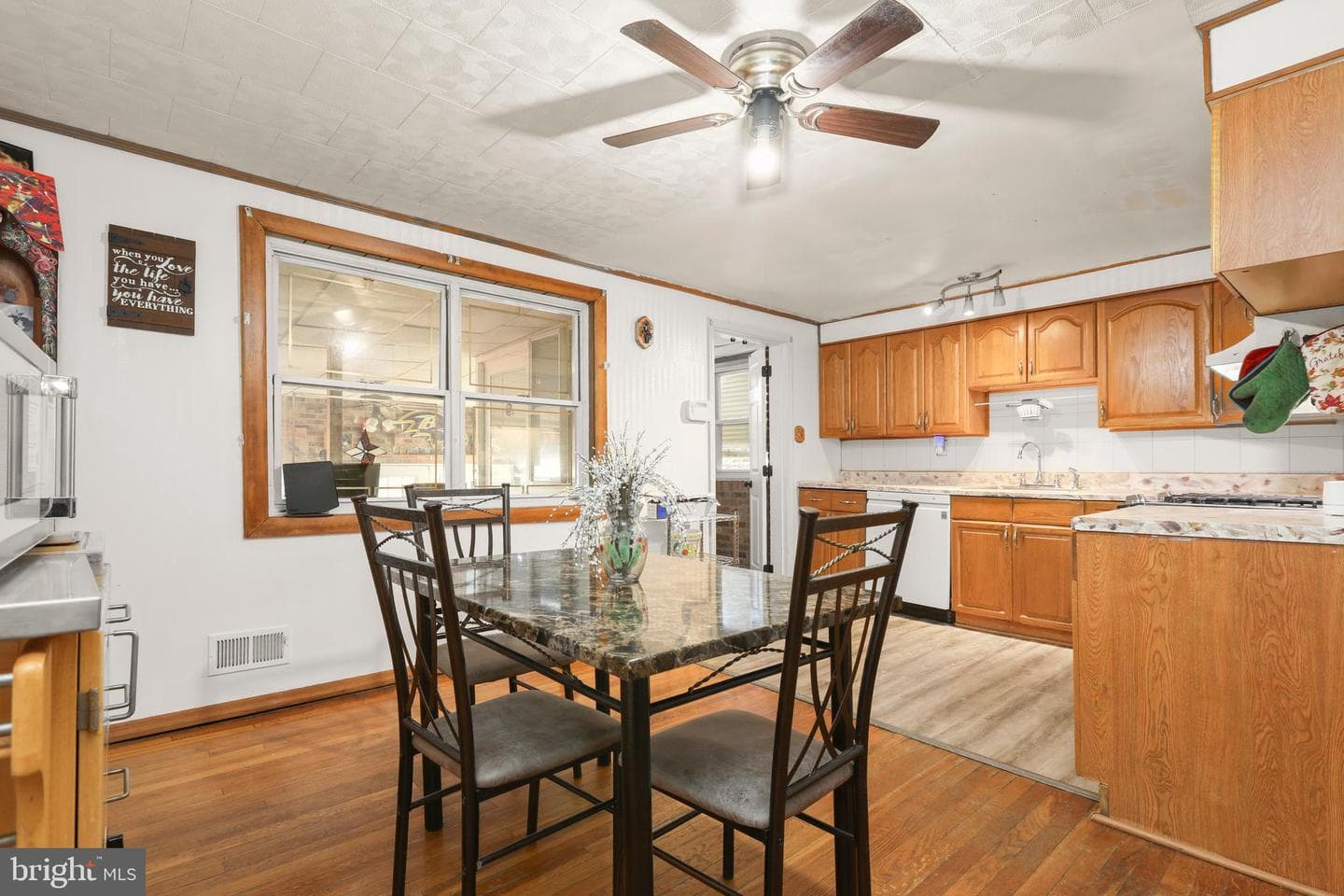 1569 Williams Avenue photo 13