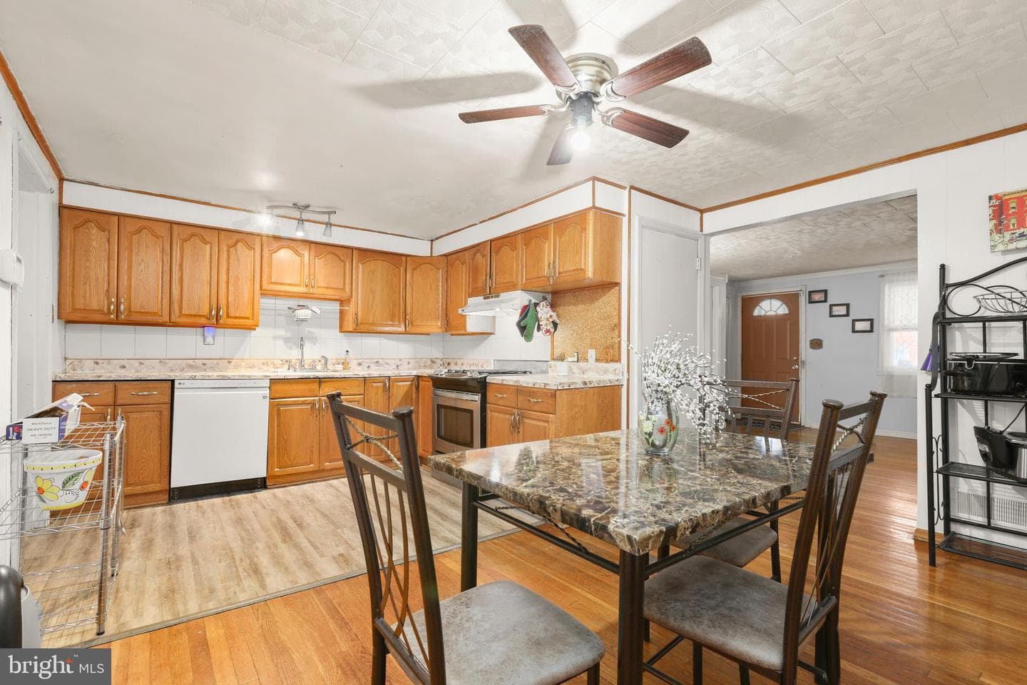1569 Williams Avenue photo 14