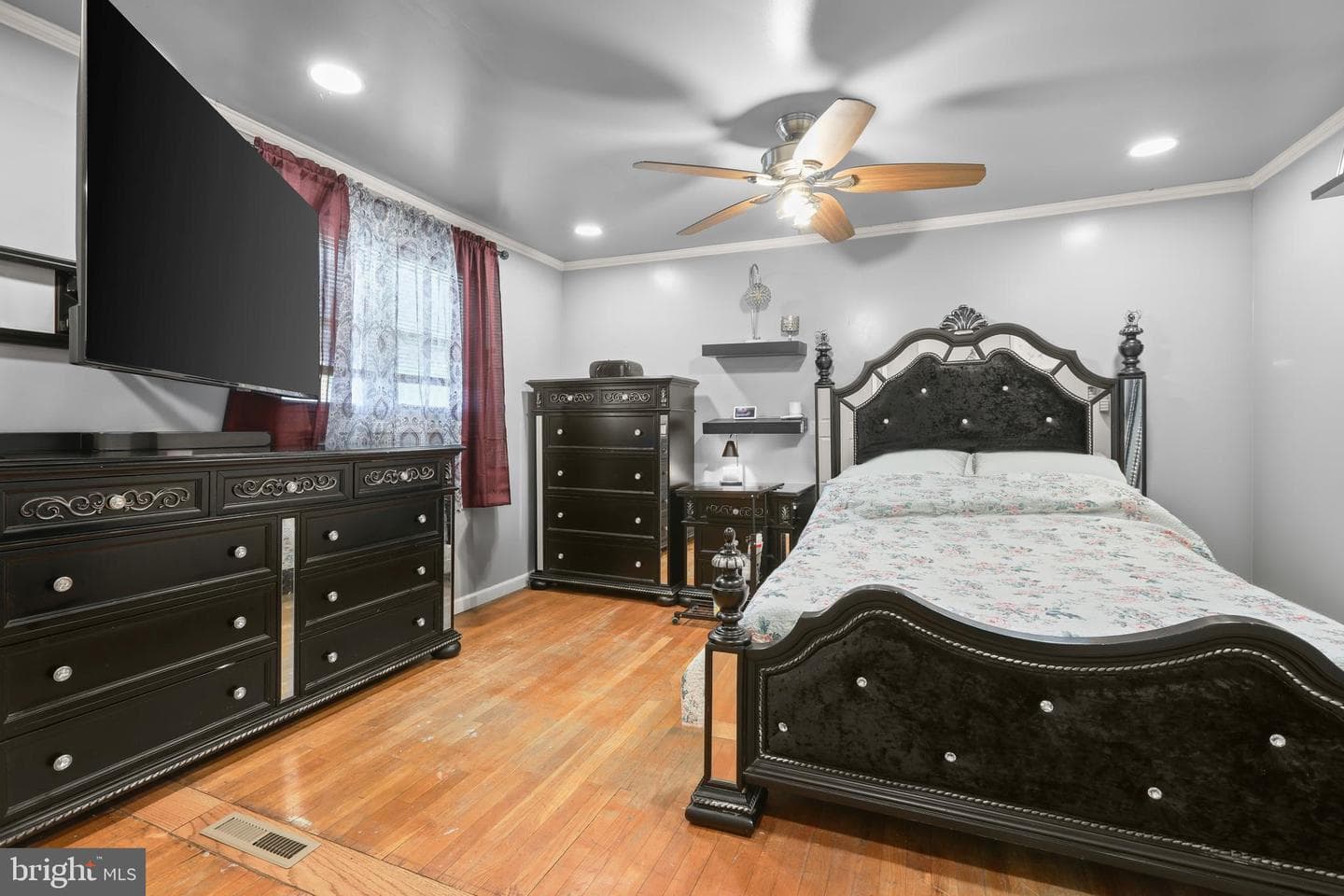 1569 Williams Avenue photo 22