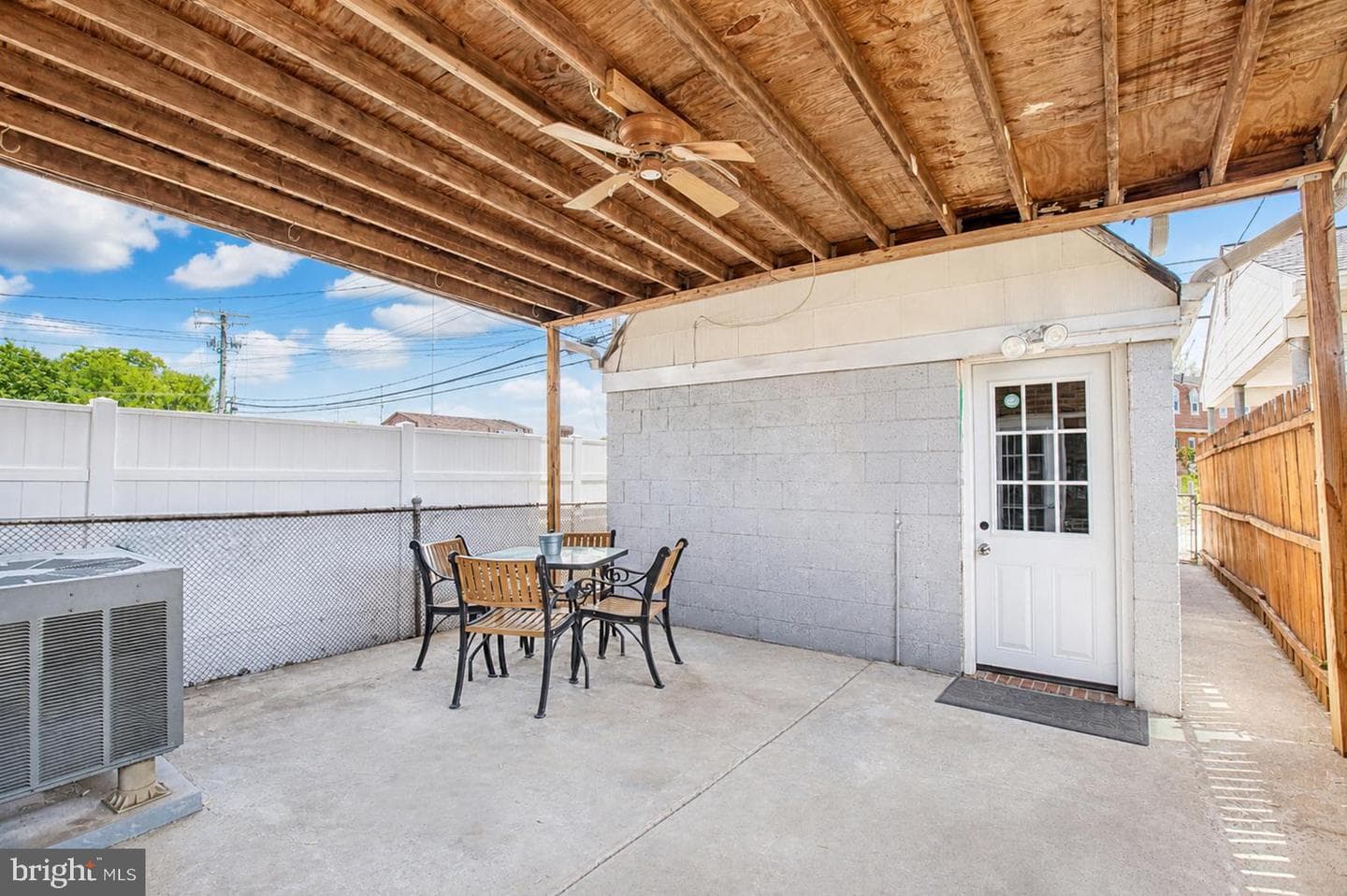 1569 Williams Avenue photo 30