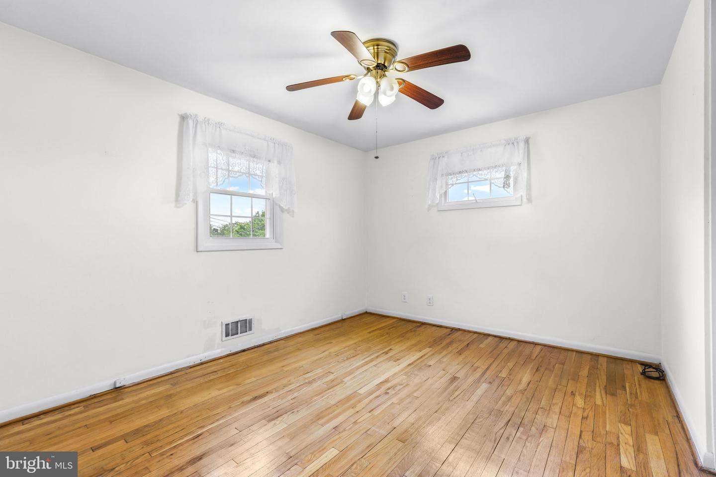 3416 Glenside Drive photo 11