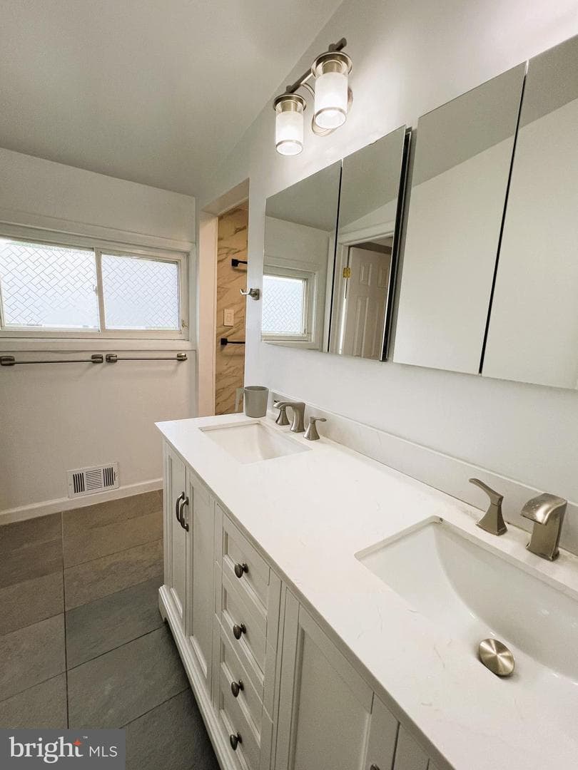 2400 Lightfoot Drive photo 11