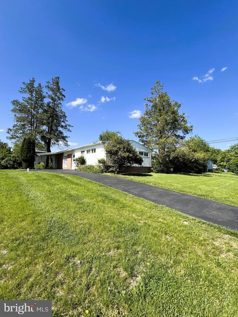 2400 Lightfoot Drive photo 2