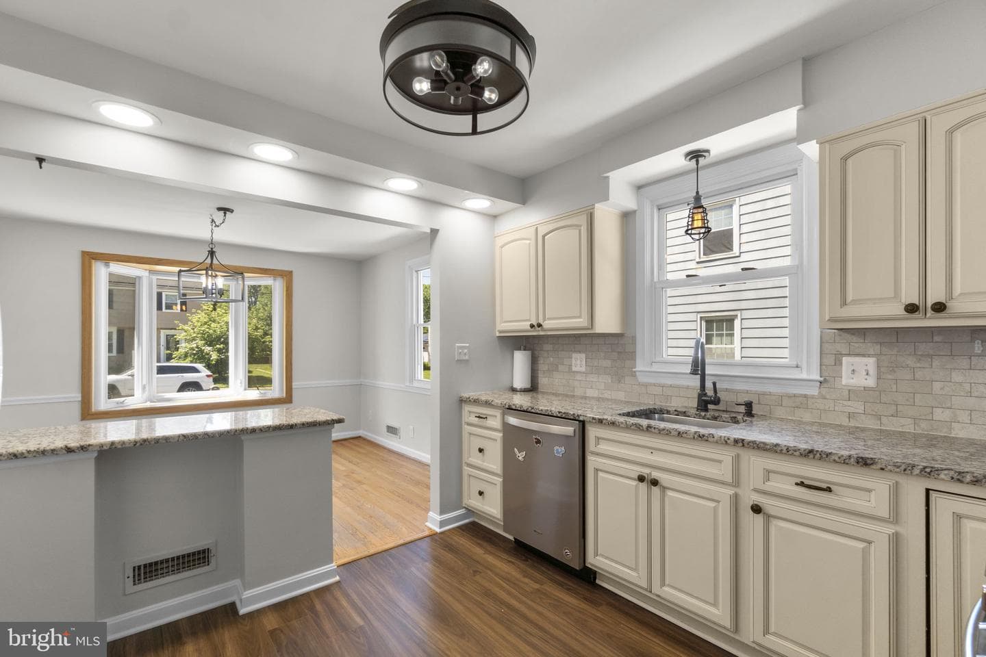 2018 Norhurst Way N photo 14