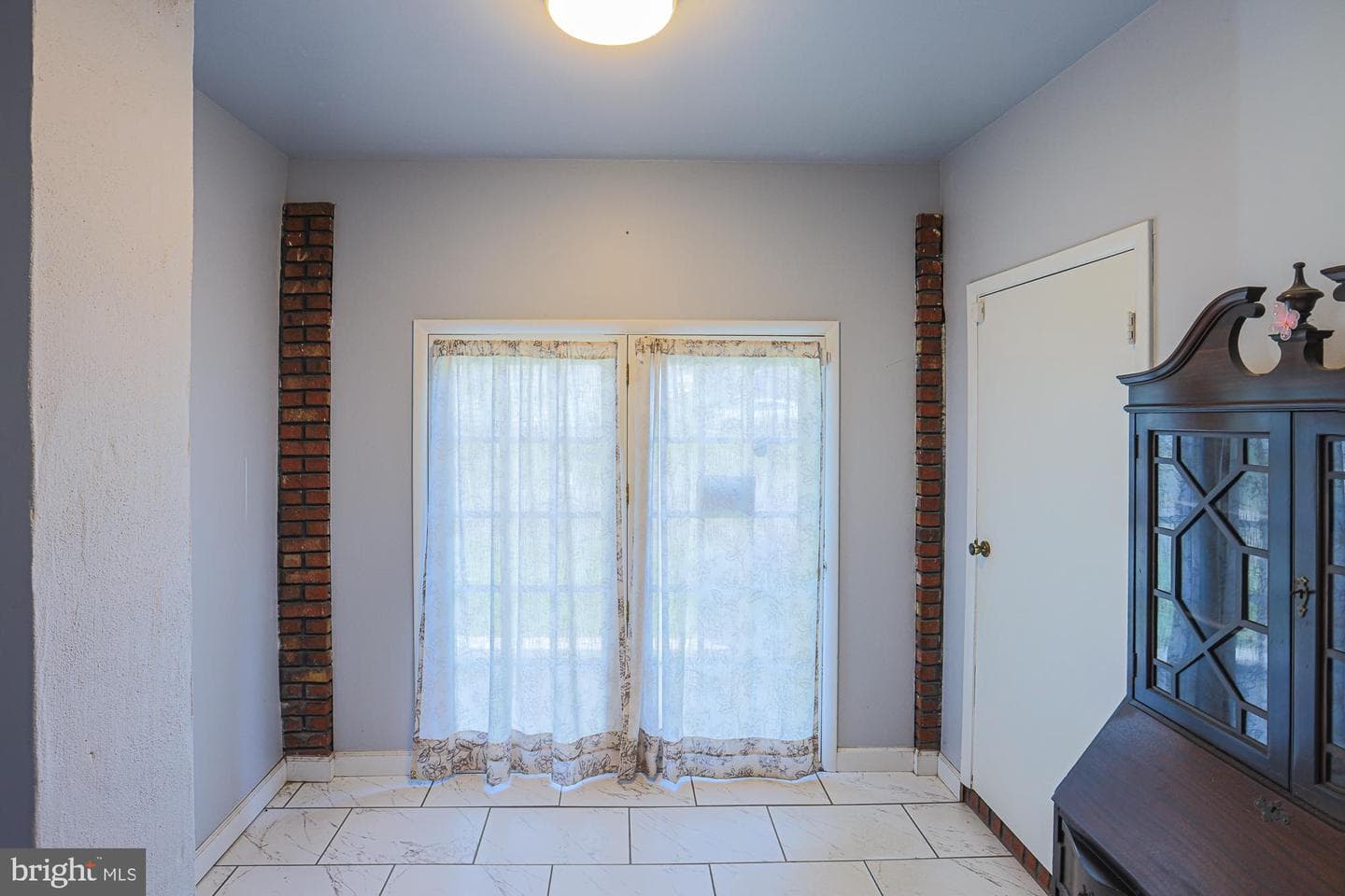 7933 34th Street photo 15