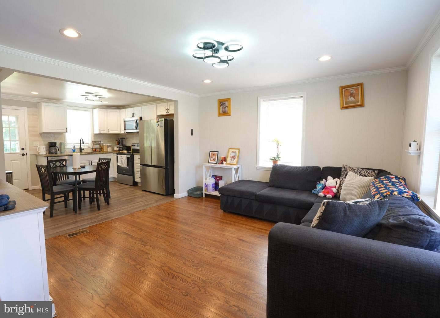 6205 Marglenn Avenue photo 4