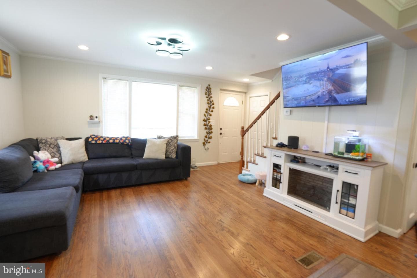 6205 Marglenn Avenue photo 9