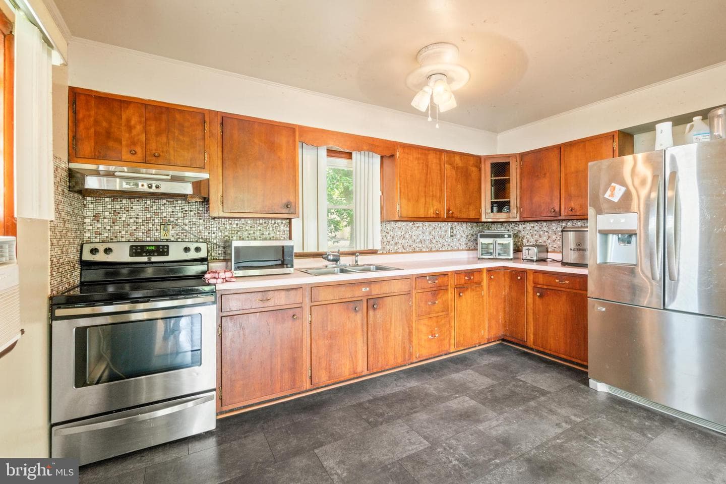 7806 Wendover Avenue photo 9