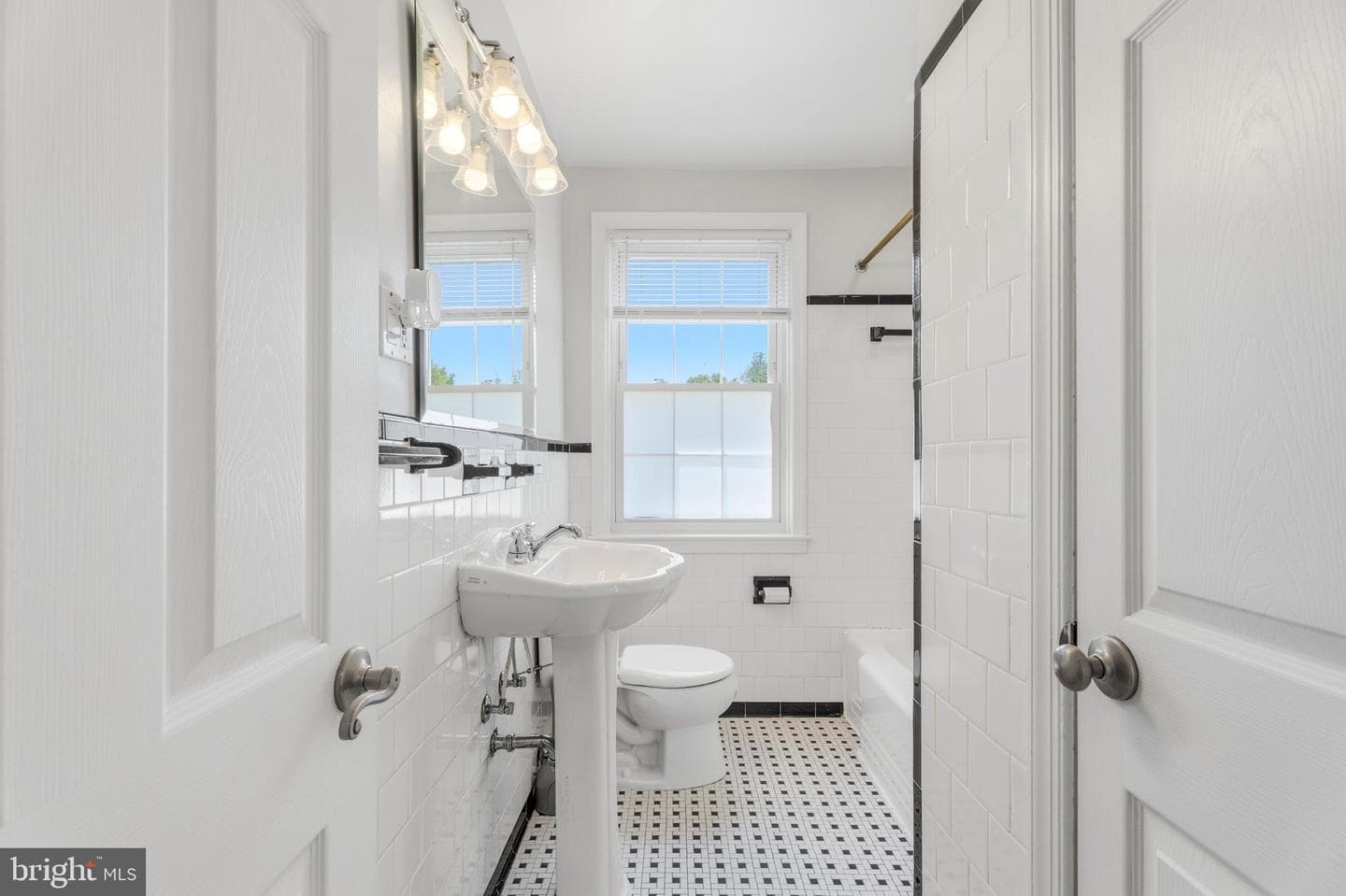 7037 Heathfield photo 27