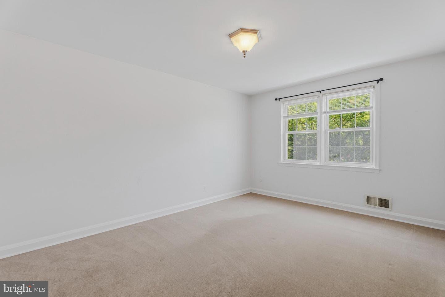 7037 Heathfield photo 31