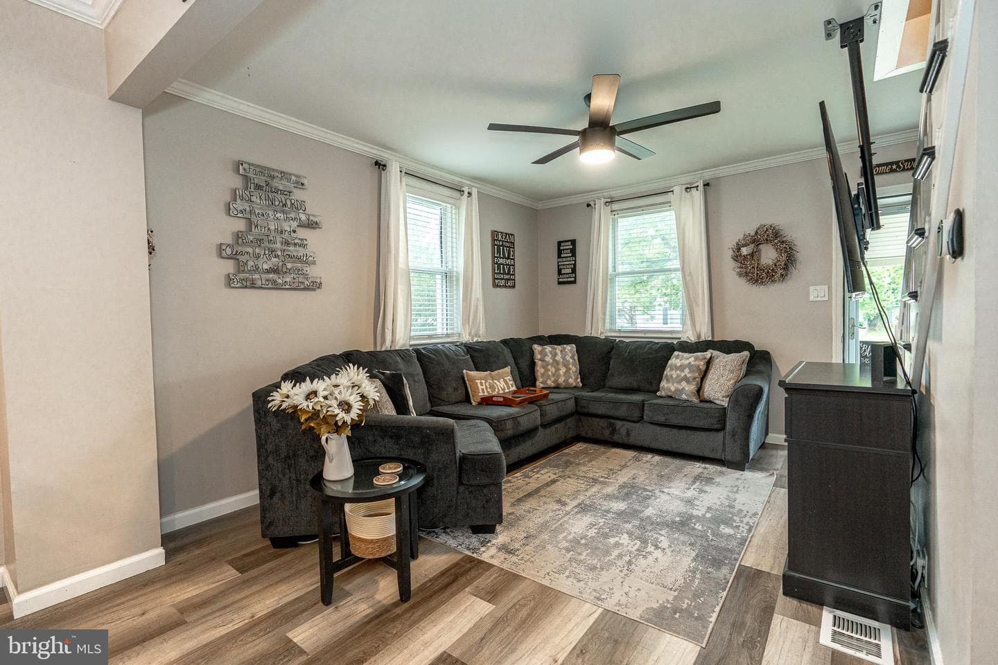 220 Pinewood Road photo 11