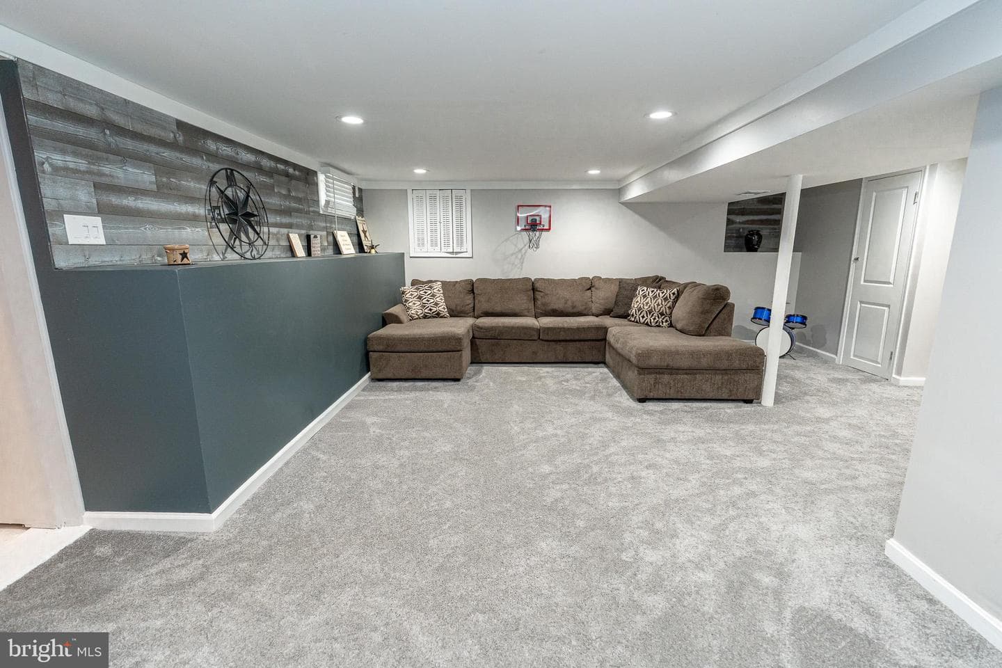 220 Pinewood Road photo 27
